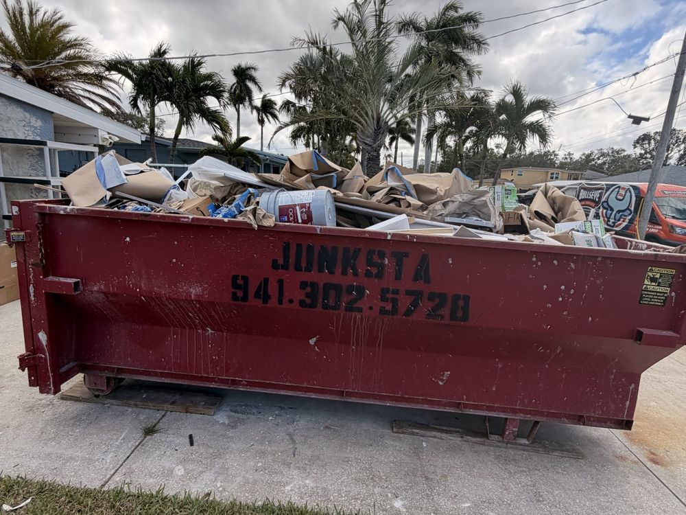 12-yard dumpster rental in Bradenton